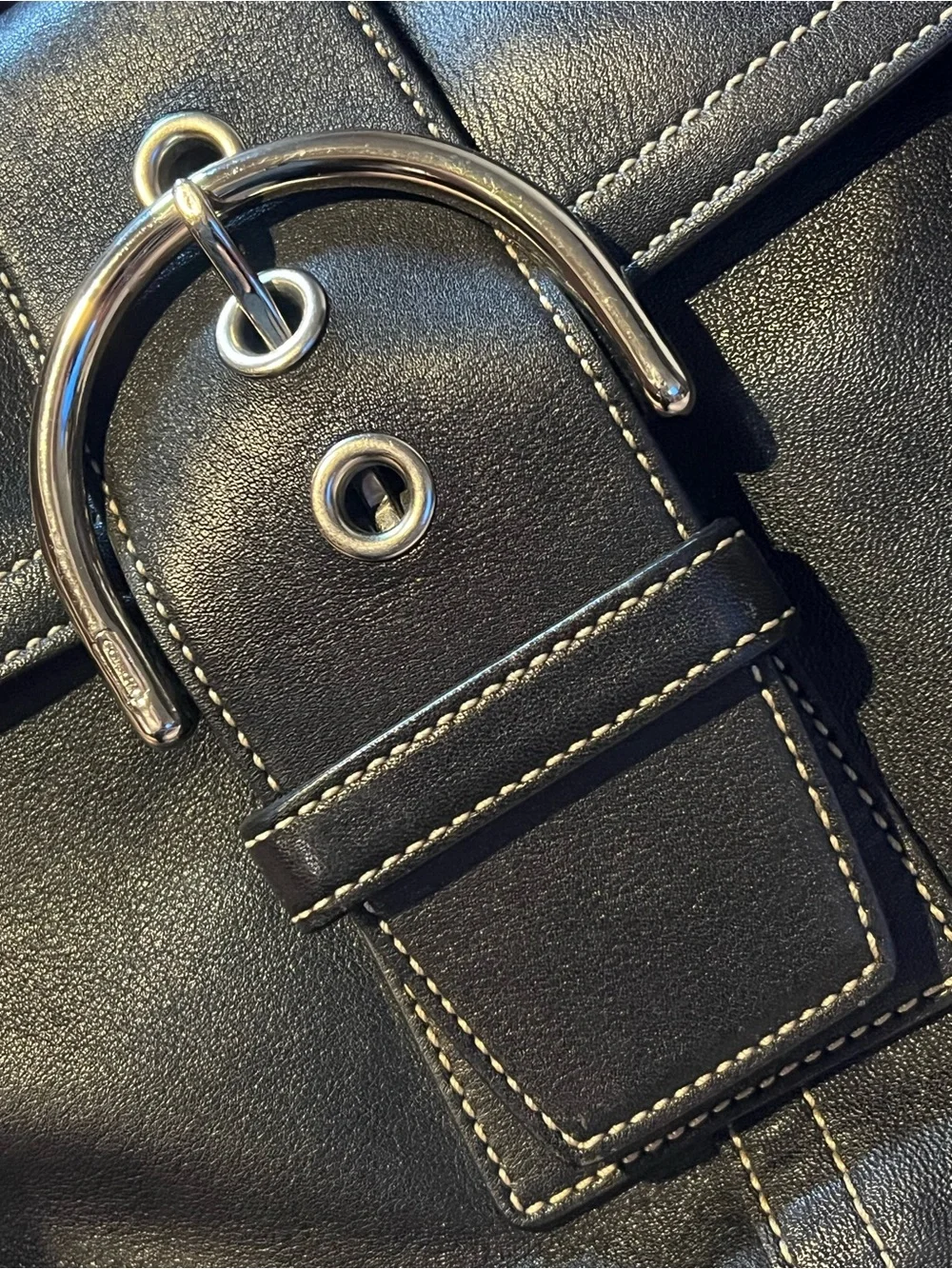 Vintage 2004 Coach Soho Large Carryall Black Leather Buckle Shoulder Tote 5770